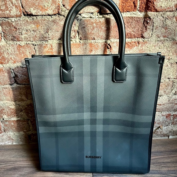Burberry Slim Vertical Denny Tote - Picture 1 of 3